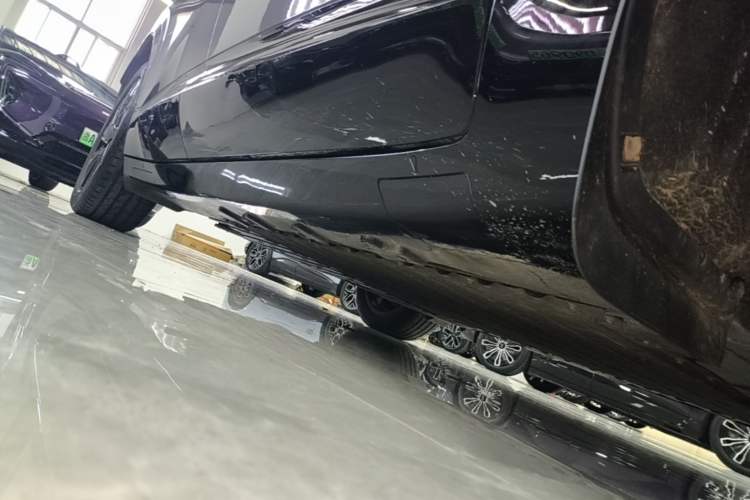 Used Avatr 07 2024 Pro+ Range-Extended Edition Right Side Sill