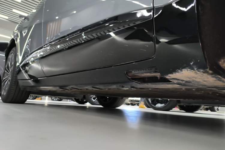 Used Avatr 07 2024 Max Extended-Range Edition Right Side Sill