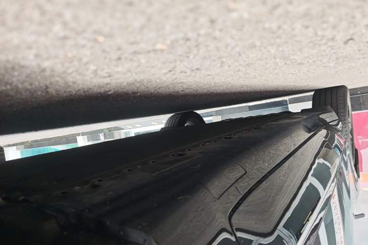 Used Avatr 07 2024 Ultra All-Electric Four-Wheel Drive Right Side Sill