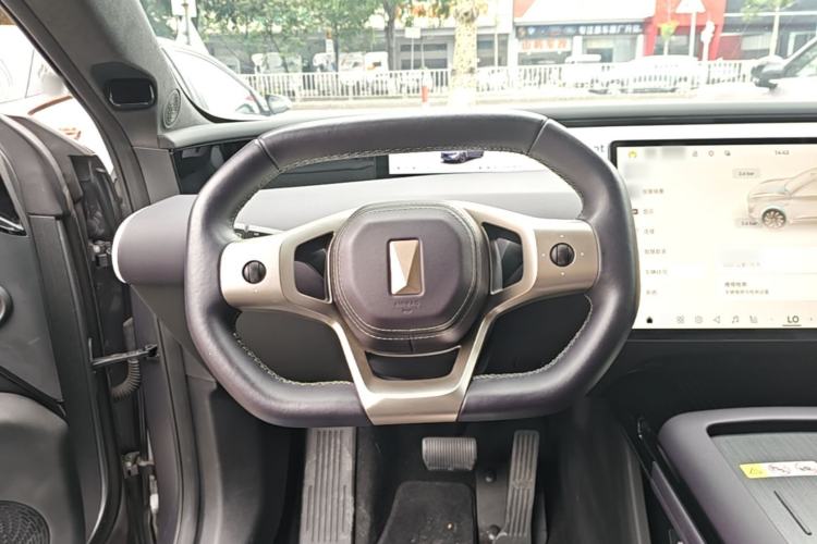 Used Avatr 07 2024 Max Extended-Range Edition Steering Wheel