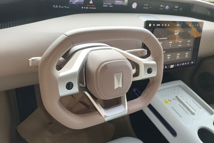 Used Avatr 07 2024 Max Extended-Range Edition Steering Wheel