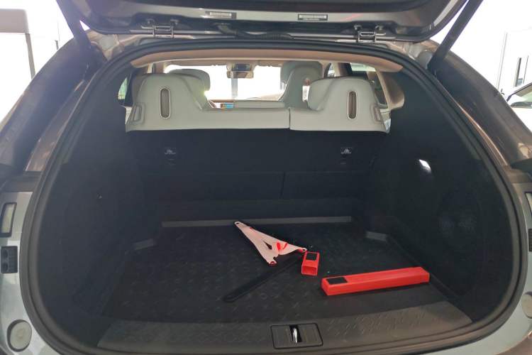 Used Avatr 07 2024 Ultra Range-Extended Four-Wheel Drive Trunk