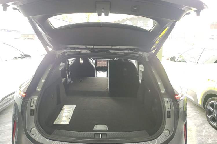 Used Avatr 07 2024 Max Extended-Range Edition Trunk