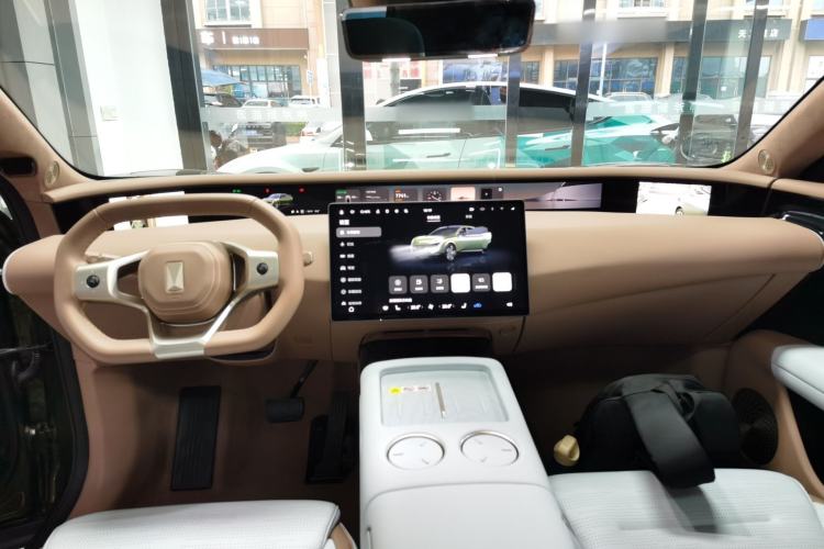 Used Avatr 07 2024 Ultra Range-Extended Four-Wheel Drive Interior 2