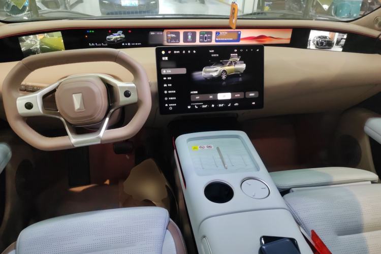 Used Avatr 07 2024 Ultra Range-Extended Four-Wheel Drive Interior 2