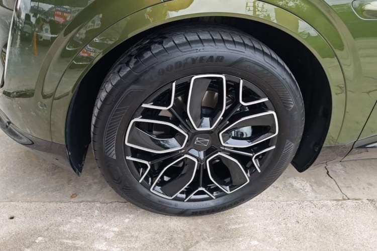Used Avatr 07 2024 Ultra All-Electric Four-Wheel Drive Left Front Wheel Hub