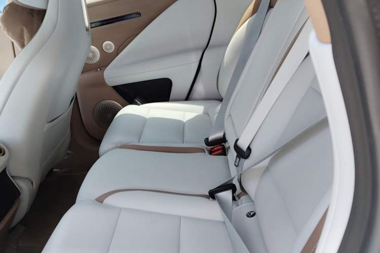 Used Avatr 07 2024 Ultra All-Electric Four-Wheel Drive Left Rear Seat