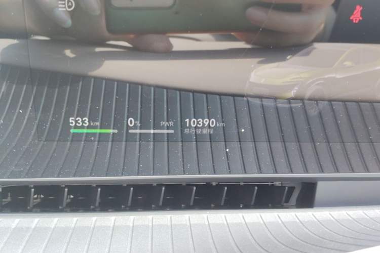 Used Avatr 07 2024 Ultra All-Electric Four-Wheel Drive Odometer Close Up
