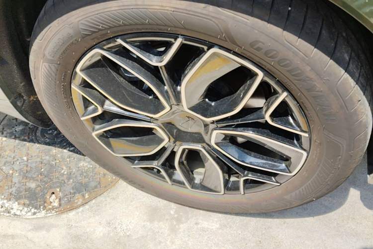 Used Avatr 07 2024 Ultra All-Electric Four-Wheel Drive Right Front Wheel Hub