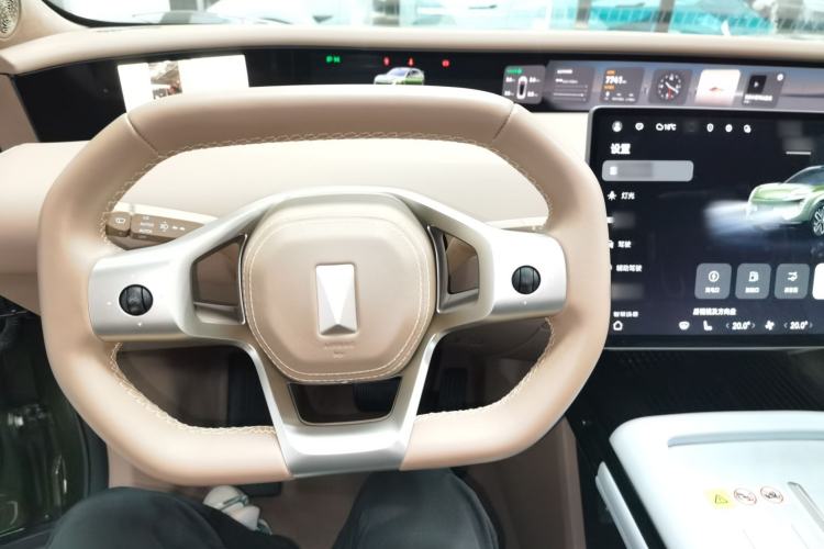Used Avatr 07 2024 Ultra Range-Extended Four-Wheel Drive Steering Wheel