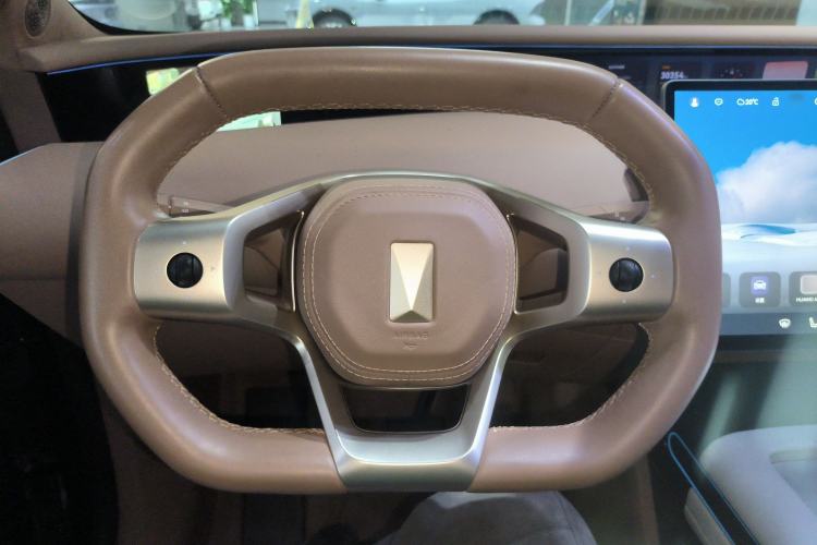 Used Avatr 07 2024 Ultra Range-Extended Four-Wheel Drive Steering Wheel