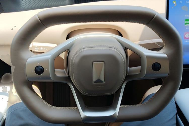 Used Avatr 07 2024 Ultra All-Electric Four-Wheel Drive Steering Wheel