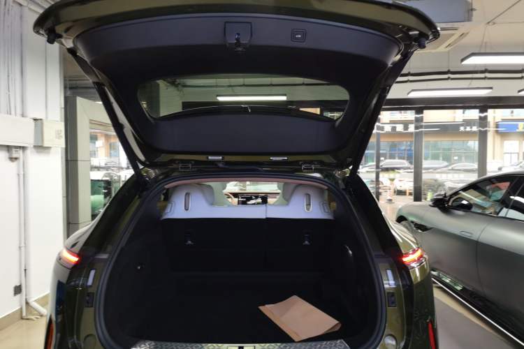 Used Avatr 07 2024 Ultra Range-Extended Four-Wheel Drive Trunk
