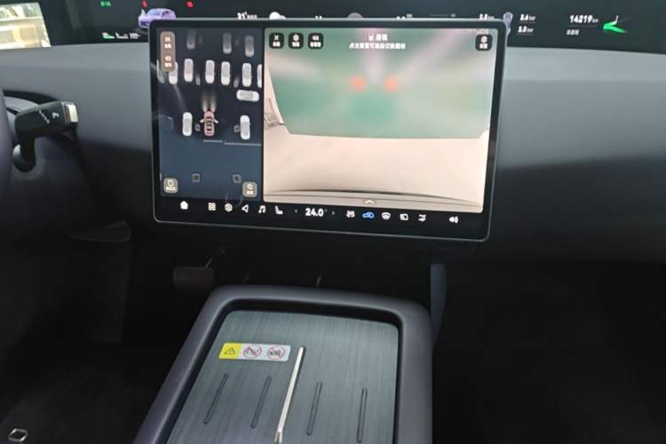 Used Avatr 07 2024 Ultra All-Electric Four-Wheel Drive Audio And AC Panel