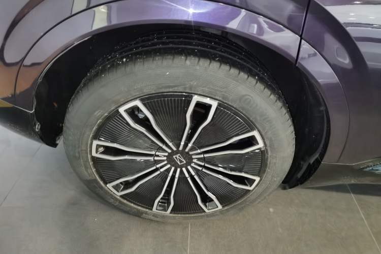 Used Avatr 07 2024 Ultra Range-Extended Four-Wheel Drive Exterior 8