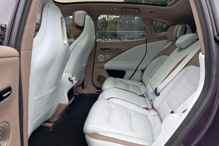 Used Avatr 07 2024 Max Extended-Range Edition Interior 8