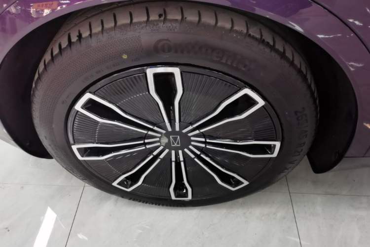Used Avatr 07 2024 Ultra Range-Extended Four-Wheel Drive Left Front Wheel Hub