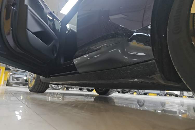 Used Avatr 07 2024 Ultra All-Electric Four-Wheel Drive Left Side Sill