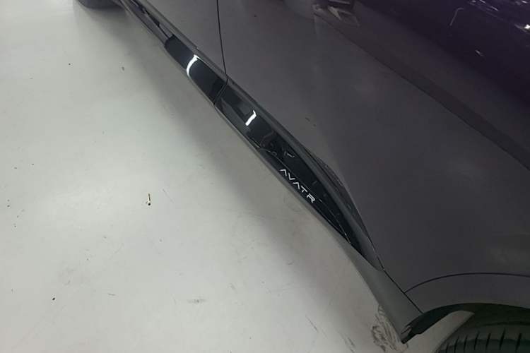 Used Avatr 07 2024 Ultra Range-Extended Four-Wheel Drive Left Side Sill