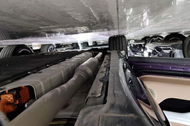 Used Avatr 07 2024 Max Extended-Range Edition Left Side Sill