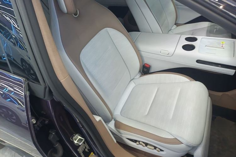 Used Avatr 07 2024 Max Extended-Range Edition Right Front Seat