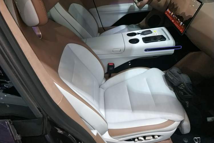 Used Avatr 07 2024 Max Extended-Range Edition Right Front Seat