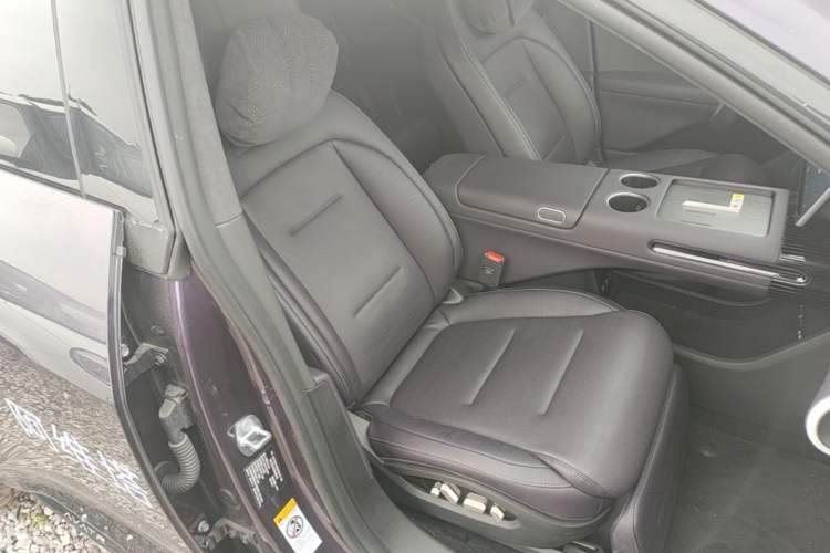 Used Avatr 07 2024 Max Extended-Range Edition Right Front Seat