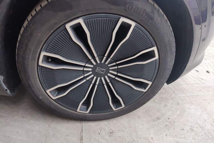 Used Avatr 07 2024 Max Extended-Range Edition Right Front Wheel Hub