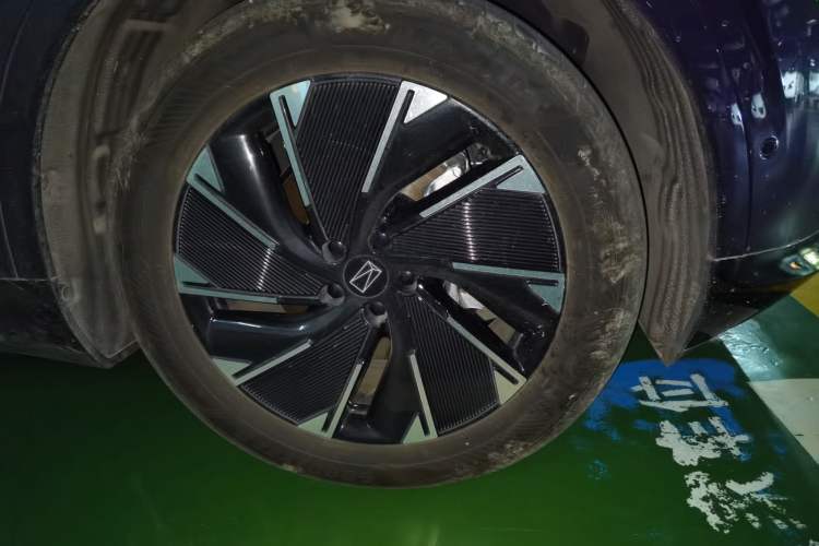 Used Avatr 07 2024 Pro+ Range-Extended Edition Right Front Wheel Hub
