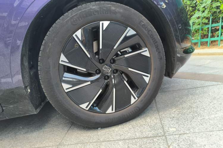 Used Avatr 07 2024 Max Extended-Range Edition Right Front Wheel Hub