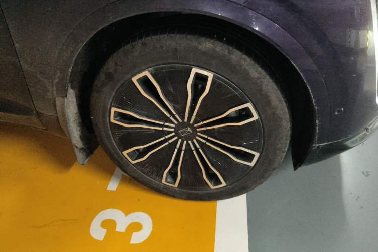 Used Avatr 07 2024 Max Extended-Range Edition Right Front Wheel Hub