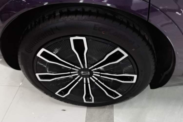 Used Avatr 07 2024 Ultra Range-Extended Four-Wheel Drive Right Rear Wheel Hub