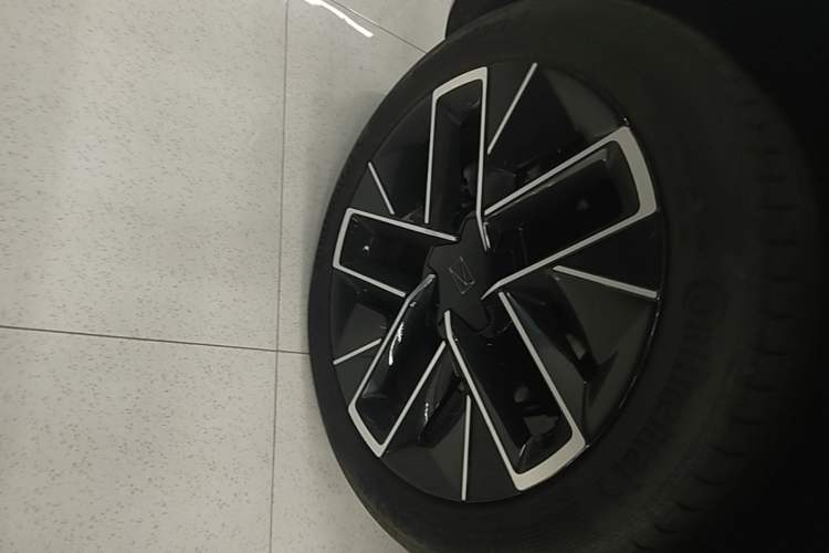 Used Avatr 07 2024 Ultra All-Electric Four-Wheel Drive Right Rear Wheel Hub