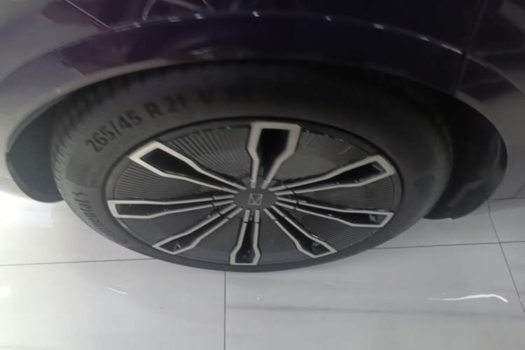 Used Avatr 07 2024 Ultra Range-Extended Four-Wheel Drive Right Rear Wheel Hub