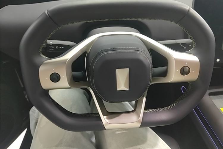 Used Avatr 07 2024 Ultra All-Electric Four-Wheel Drive Steering Wheel