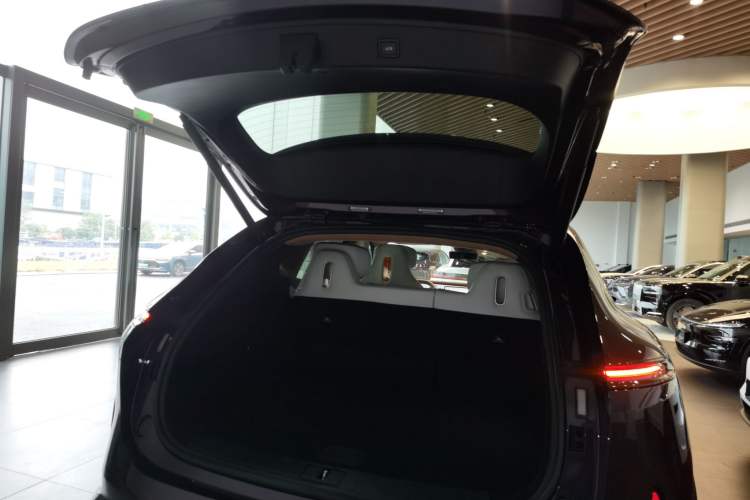 Used Avatr 07 2024 Ultra Range-Extended Four-Wheel Drive Trunk