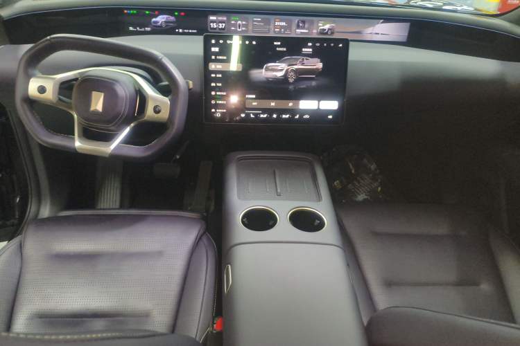 Used Avatr 07 2024 Max All-Electric Four-Wheel Drive Center Console