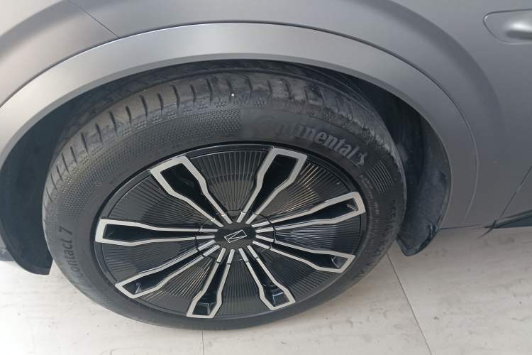 Used Avatr 07 2024 Ultra Range-Extended Four-Wheel Drive Left Front Wheel Hub