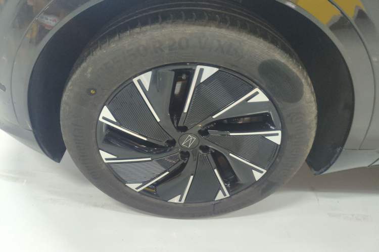 Used Avatr 07 2024 Max All-Electric Four-Wheel Drive Left Front Wheel Hub