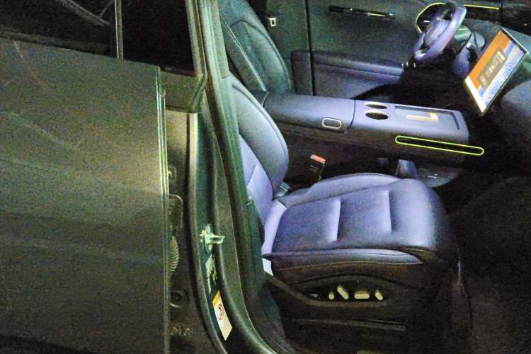 Used Avatr 07 2024 Max Extended-Range Edition Right Front Seat