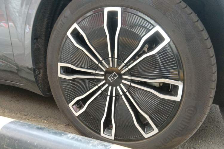 Used Avatr 07 2024 Max Extended-Range Edition Right Front Wheel Hub
