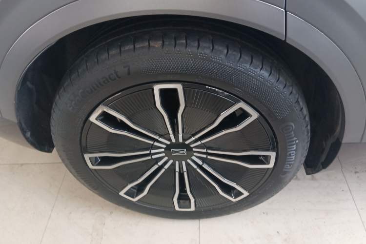 Used Avatr 07 2024 Ultra Range-Extended Four-Wheel Drive Right Rear Wheel Hub