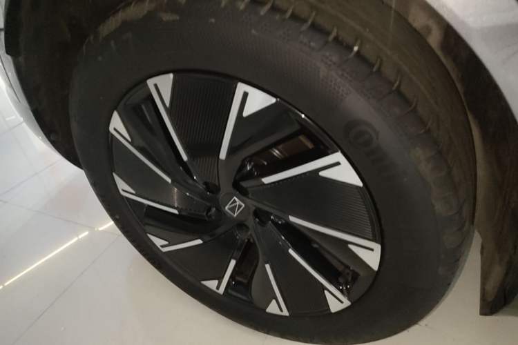 Used Avatr 07 2024 Pro+ All-Electric Version Right Rear Wheel Hub