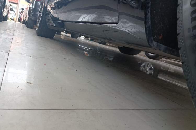 Used Avatr 07 2024 Ultra Range-Extended Four-Wheel Drive Right Side Sill