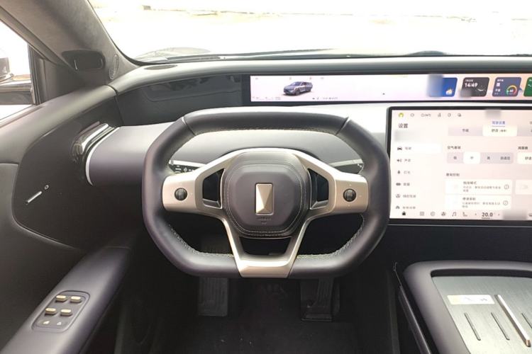Used Avatr 07 2024 Ultra All-Electric Four-Wheel Drive Steering Wheel