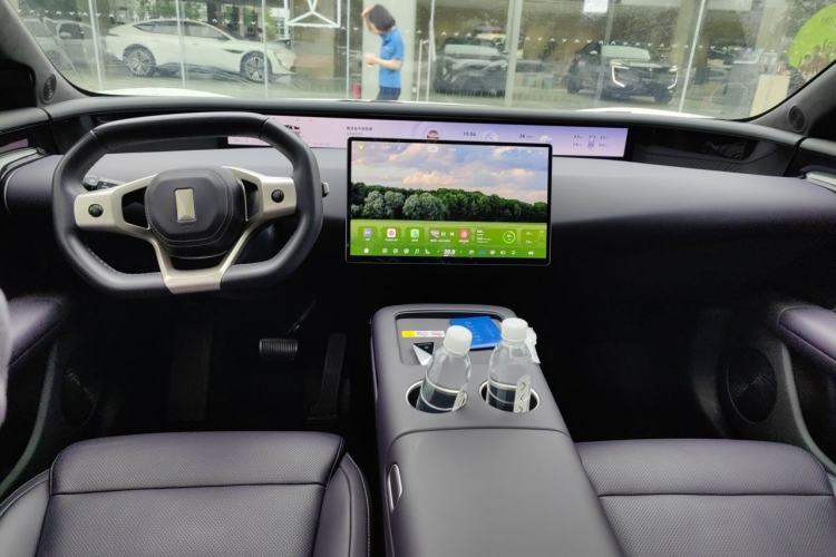 Used Avatr 07 2024 Ultra All-Electric Four-Wheel Drive Center Console