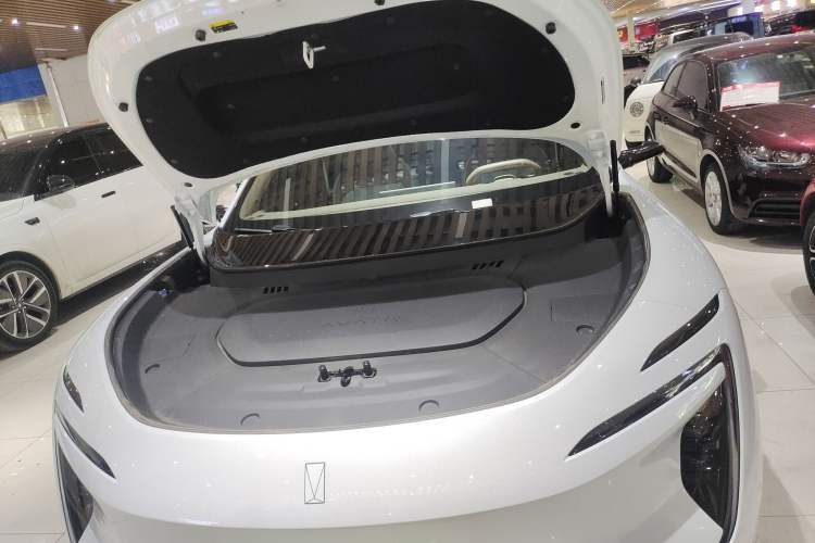 Used Avatr 07 2024 Ultra Range-Extended Four-Wheel Drive Engine Bay