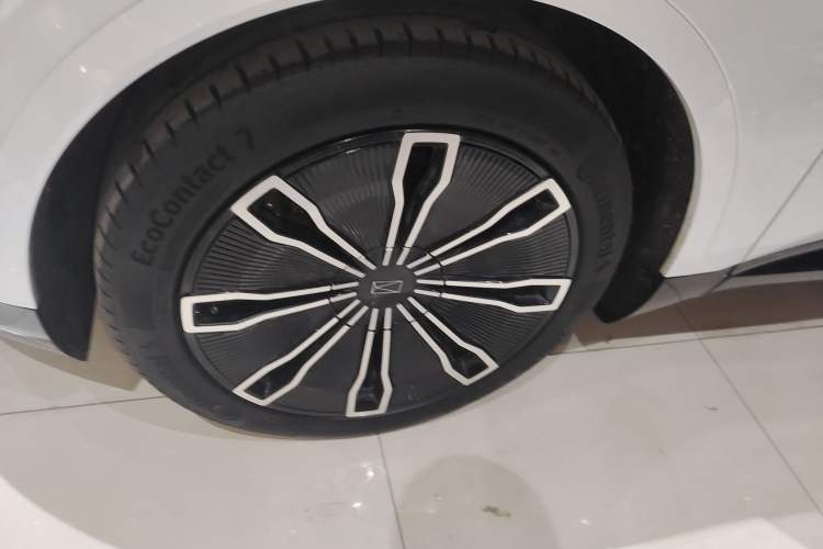 Used Avatr 07 2024 Ultra Range-Extended Four-Wheel Drive Exterior 4