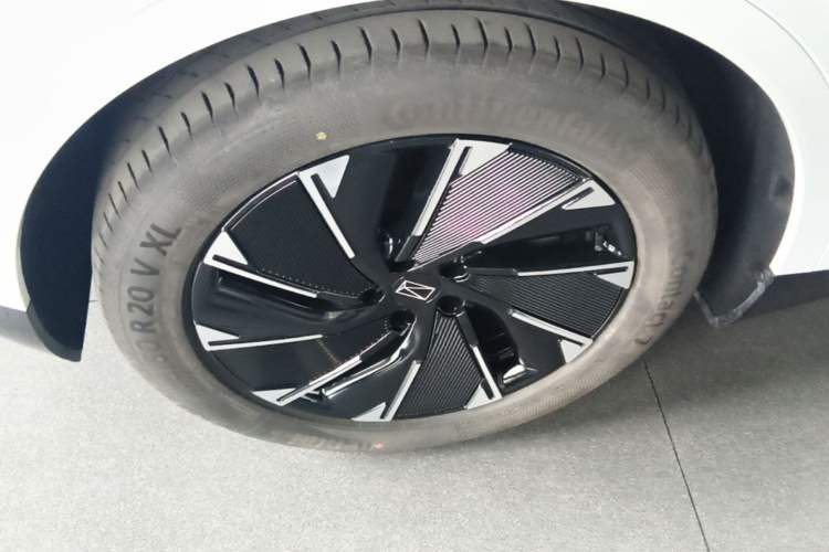 Used Avatr 07 2024 Pro+ All-Electric Version Left Front Wheel Hub