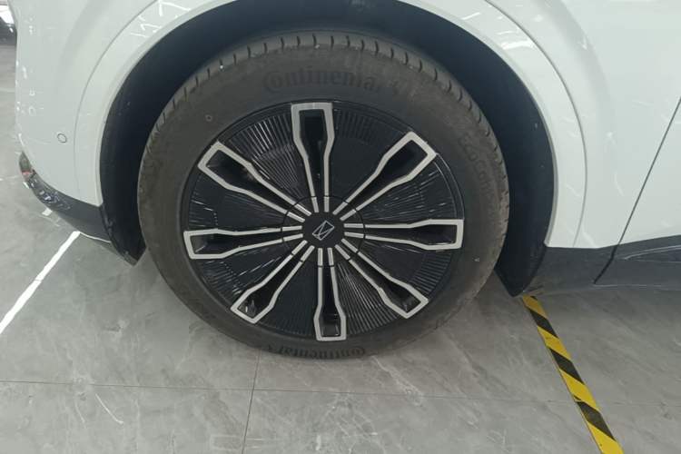 Used Avatr 07 2024 Ultra Range-Extended Four-Wheel Drive Left Front Wheel Hub